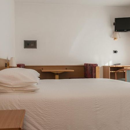 Hotel Ai Pini Vigo di Fassa Exteriör bild
