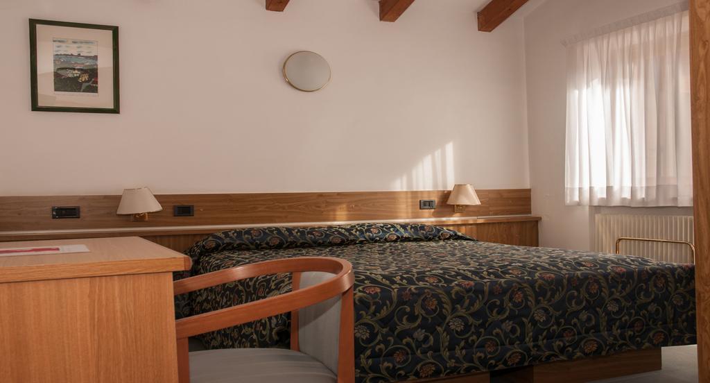 Hotel Ai Pini Vigo di Fassa Exteriör bild