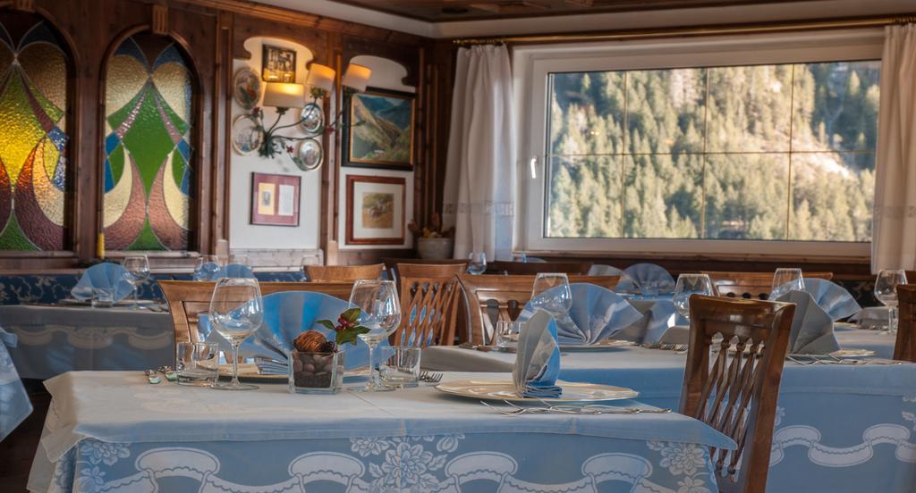 Hotel Ai Pini Vigo di Fassa Exteriör bild